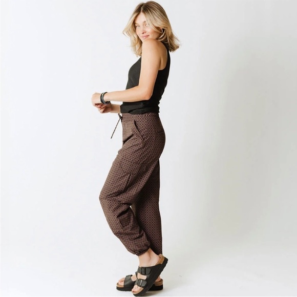 ALBION Cargo Brown Checkered Joggers - Picture 1 of 13